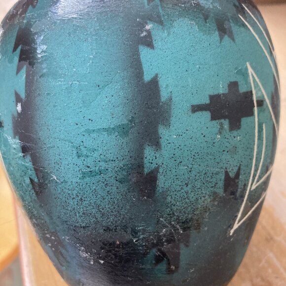 NAVAJO Carved Elk Vase Southwestern Signed Decoupage Hand Painted Pottery - Picture 8 of 16